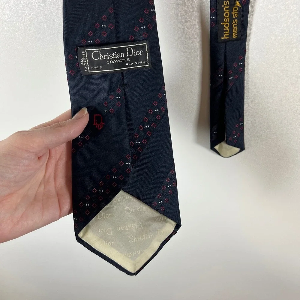 Christian Dior Cravates Mens Navy Blue‎ Herringbone Geometric Stripe Silk Tie